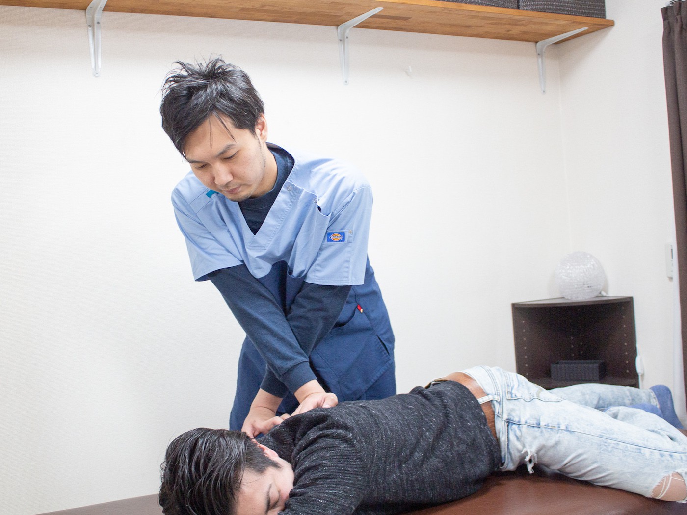 整体院の診療風景